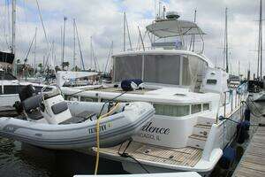 2004 Lagoon 43 Power Cat thumbnail 2