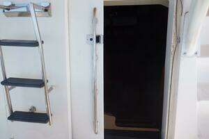 2002 Mainship 430 Trawler thumbnail 32