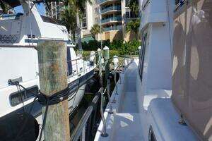 2002 Mainship 430 Trawler thumbnail 10