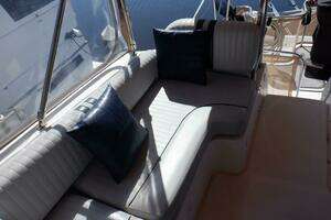 2002 Mainship 430 Trawler thumbnail 23