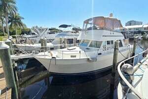2002 Mainship 430 Trawler thumbnail 1