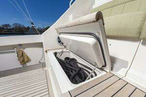 2010 Viking 52 Sport Coupe thumbnail 16