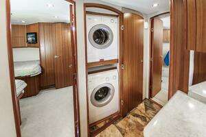 2010 Viking 52 Sport Coupe thumbnail 38