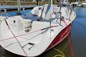 Scarlet Fever 27ft Hunter Yacht For Sale