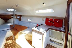 Scarlet Fever 27ft Hunter Yacht For Sale