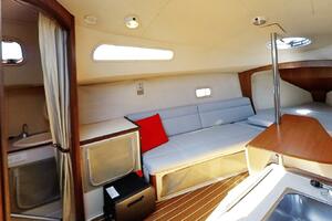 Scarlet Fever 27ft Hunter Yacht For Sale