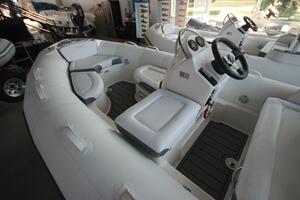 2026 Zodiac Yachtline 440 DL NEO
