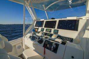 2016 Regulator 41 Center Console thumbnail 2