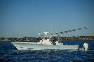 2016 Regulator 41 Center Console thumbnail 43