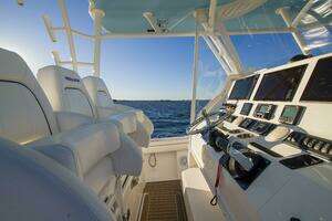 2016 Regulator 41 Center Console thumbnail 3