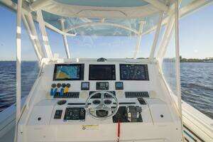 2016 Regulator 41 Center Console thumbnail 6