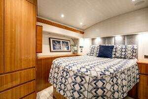 2018 Viking 48 Convertible thumbnail 9