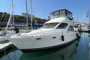 1996 Bayliner 3788 Command Bridge thumbnail 1