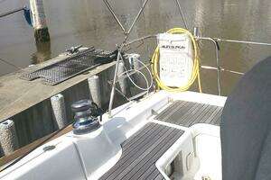 2015 Beneteau Oceanis thumbnail 10