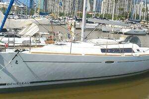 2015 Beneteau Oceanis thumbnail 1