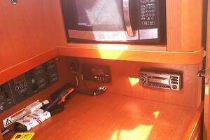 2015 Beneteau Oceanis thumbnail 23