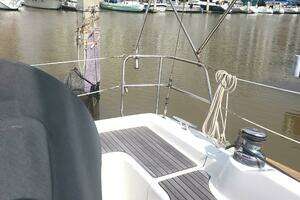 2015 Beneteau Oceanis thumbnail 12
