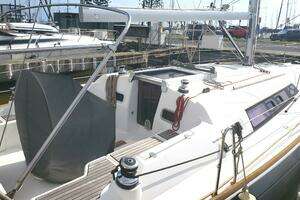 2015 Beneteau Oceanis thumbnail 8