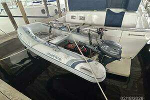 2004 Mainship 430 thumbnail 39