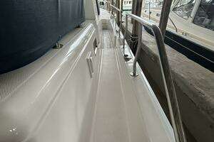 2004 Mainship 430 thumbnail 13