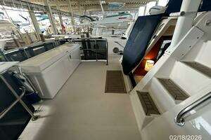 2004 Mainship 430 thumbnail 27