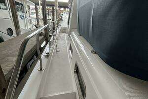 2004 Mainship 430 thumbnail 11