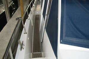 2004 Mainship 430 thumbnail 12