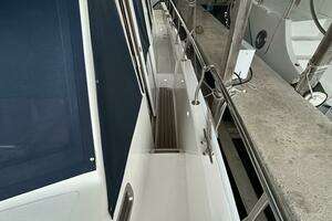 2004 Mainship 430 thumbnail 10