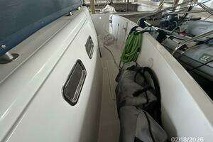 2004 Mainship 430 thumbnail 34