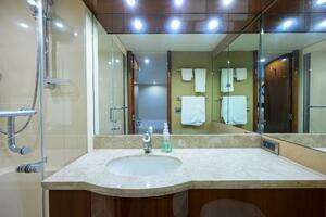 2007 Lazzara Yachts 80 Enclosed thumbnail 29