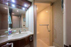 2007 Lazzara Yachts 80 Enclosed thumbnail 26