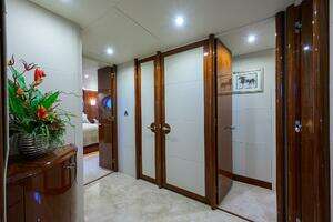 2007 Lazzara Yachts 80 Enclosed thumbnail 13