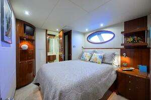 2007 Lazzara Yachts 80 Enclosed thumbnail 31