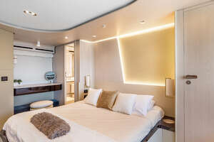 2025 Azimut 78 FLY thumbnail 22