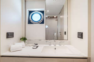 2025 Azimut 78 FLY thumbnail 35