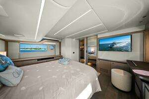 2025 Absolute Navetta 53 thumbnail 16