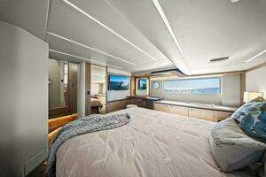 2025 Absolute Navetta 53 thumbnail 15