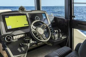 2025 Absolute Navetta 53 - Helm