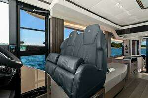 2025 Absolute Navetta 53 thumbnail 9