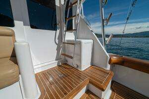2006 Viking 56 Convertible thumbnail 22
