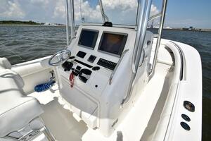2013 Regulator 28 FS w/SeaKeeper Ride thumbnail 19