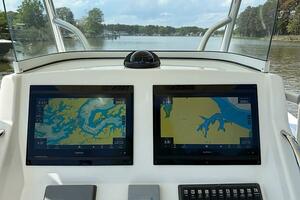 2013 Regulator 28 FS w/SeaKeeper Ride thumbnail 25