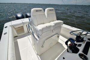2013 Regulator 28 FS w/SeaKeeper Ride thumbnail 17