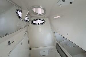 2013 Regulator 28 FS w/SeaKeeper Ride thumbnail 27