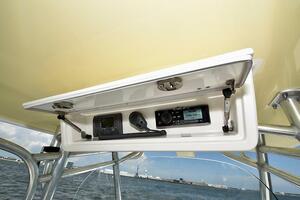2013 Regulator 28 FS w/SeaKeeper Ride thumbnail 8