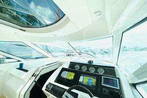 2010 Sea Ray 450 Sundancer thumbnail 18