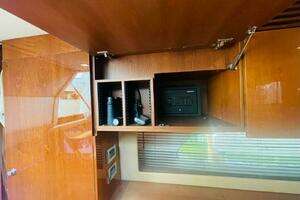 2010 Sea Ray 450 Sundancer thumbnail 32