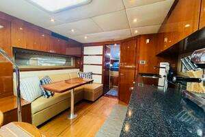 2010 Sea Ray 450 Sundancer thumbnail 23