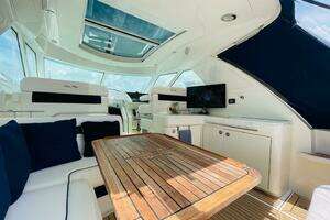 2010 Sea Ray 450 Sundancer thumbnail 12