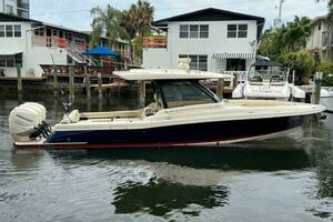 2022 Chris-Craft Calypso 35 thumbnail 1